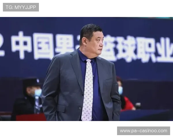 CBA教练组积极互动推动新战术开发持续尝试与创新