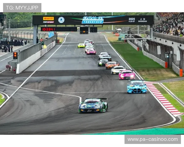 聚焦王一博赛道随拍记录速度激情与幕后动人故事瞬间全景呈现魅力