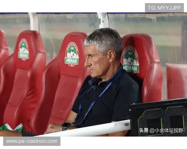 西甲球员被换下场怒摔毛巾 主帅直言回应引发热议