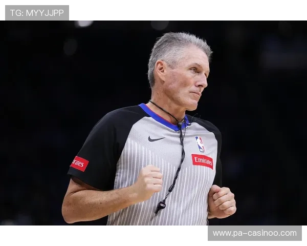 裁判判罚引发争议 客场逆转胜利一夜刷屏引发热议