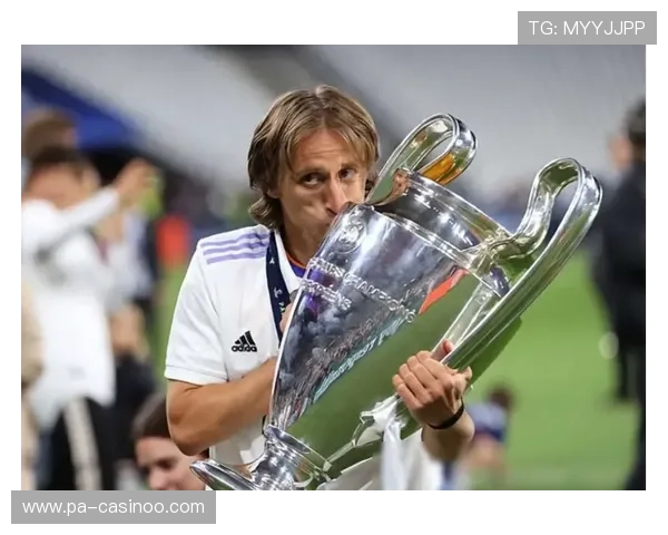 皇马携手阿迪达斯推出莫德里奇纪念限量版特别球衣致敬传奇中场